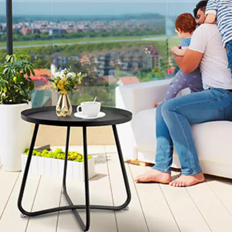 Table d'appoint en métal moderne