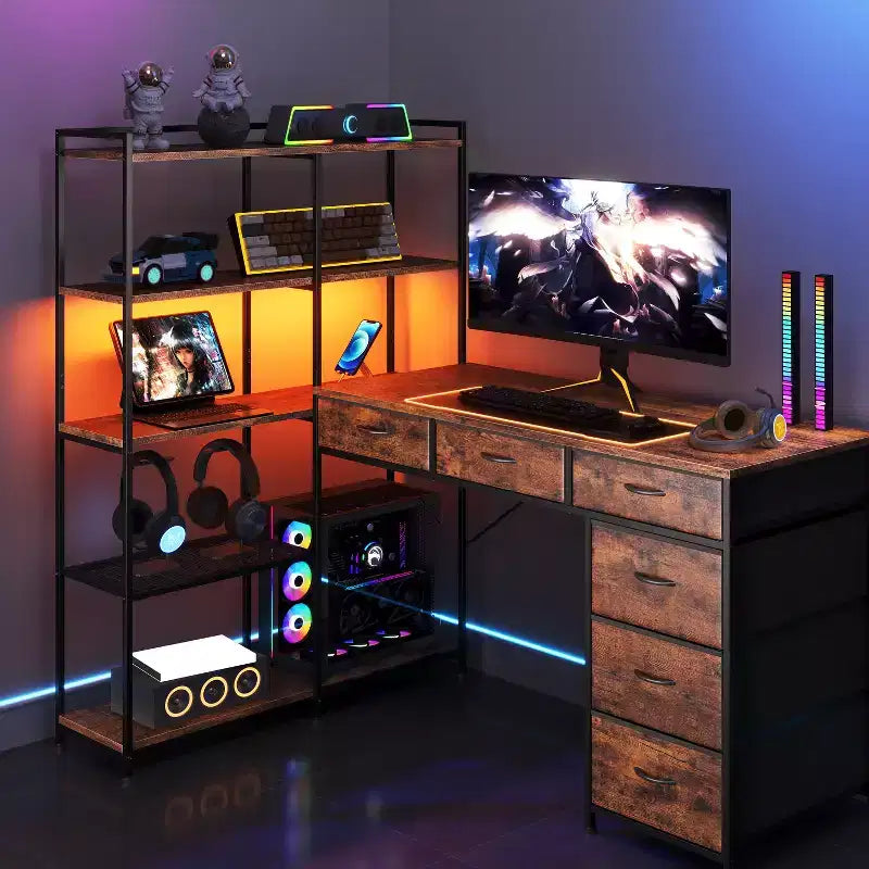 Bureau d'ordinateur moderne en L