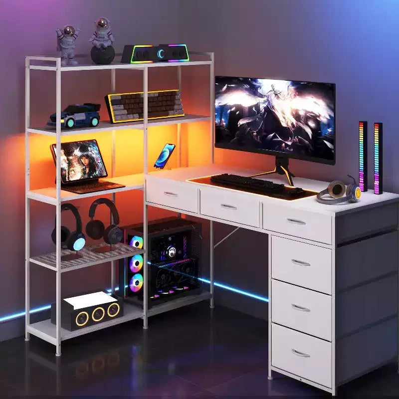Bureau d'ordinateur moderne en L